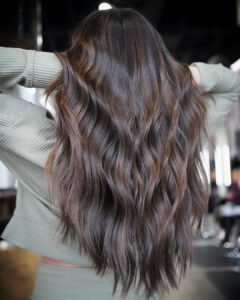 Woman with a brunette blended balayage