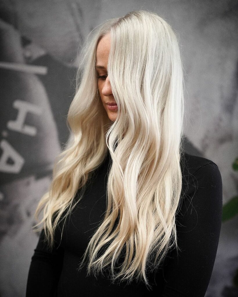 Woman with platnium blonde extensions