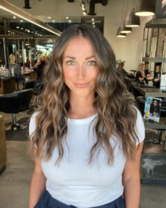 Woman with a dimensional brunette balayage