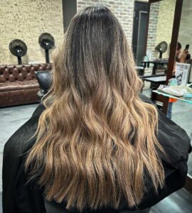 Woman with brunette hair a a blonde balayage